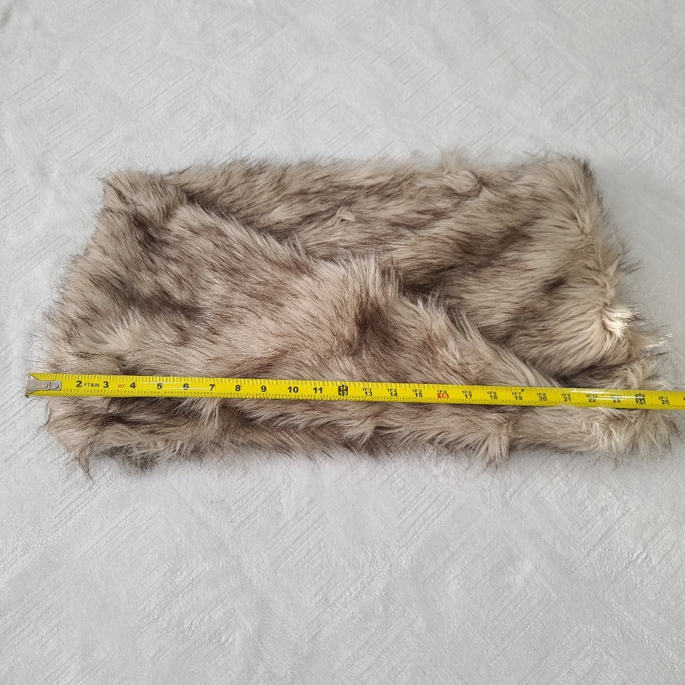 Plush Brown Faux Fur Scarf for Cozy Wraps - Picture 6 of 13